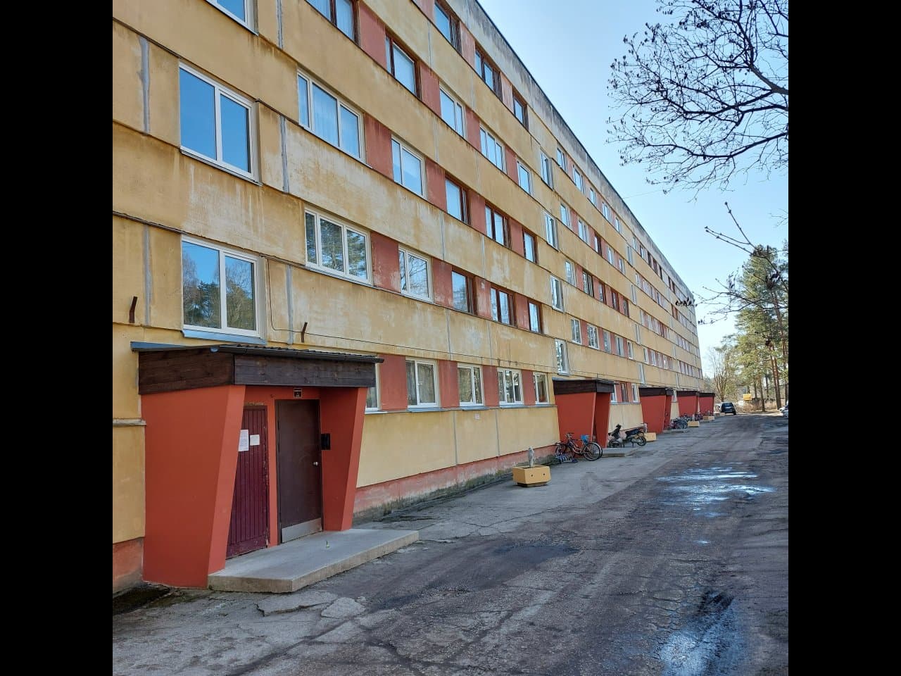 Ida-Viru maakond, Kohtla-Järve linn, Oru linnaosa, Kesk tn 6-74,  1-toaline korter, 5.korrus.