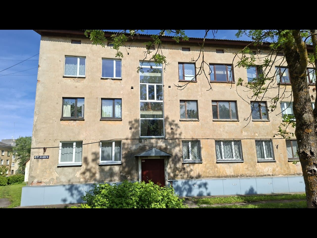 Ida-Viru maakond, Kohtla-Järve linn, Järveküla tee 61a-13, Järve linnaosa, 2-toaline korter, 1.korrus, üldpind on 37,70 m2.
