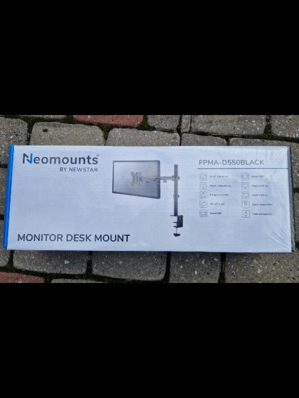 Tervikvarana kolm (3)  Neomounts ühe monitori hoidikut