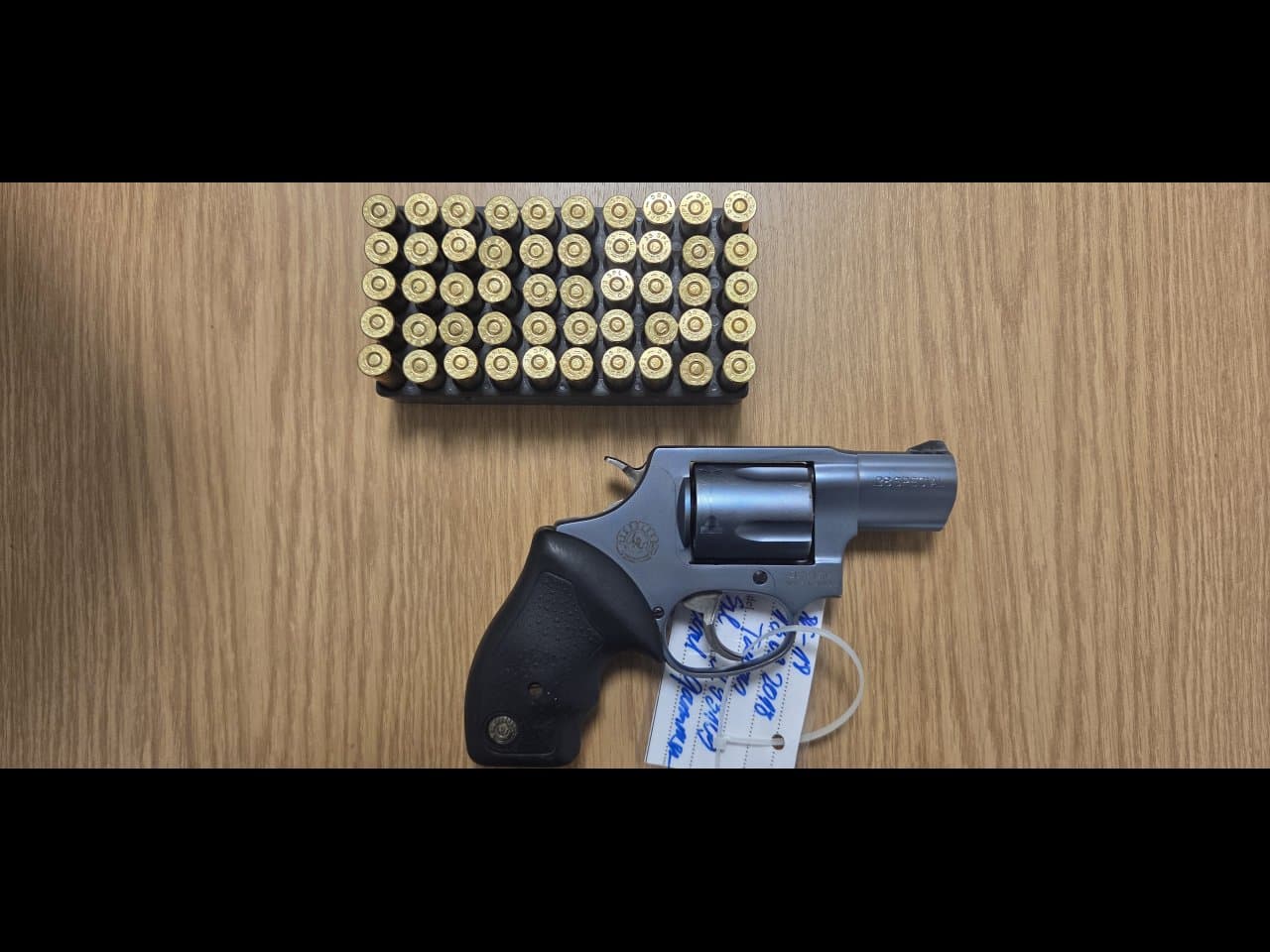 Revolver Taurus-85 koos laskemoonaga
