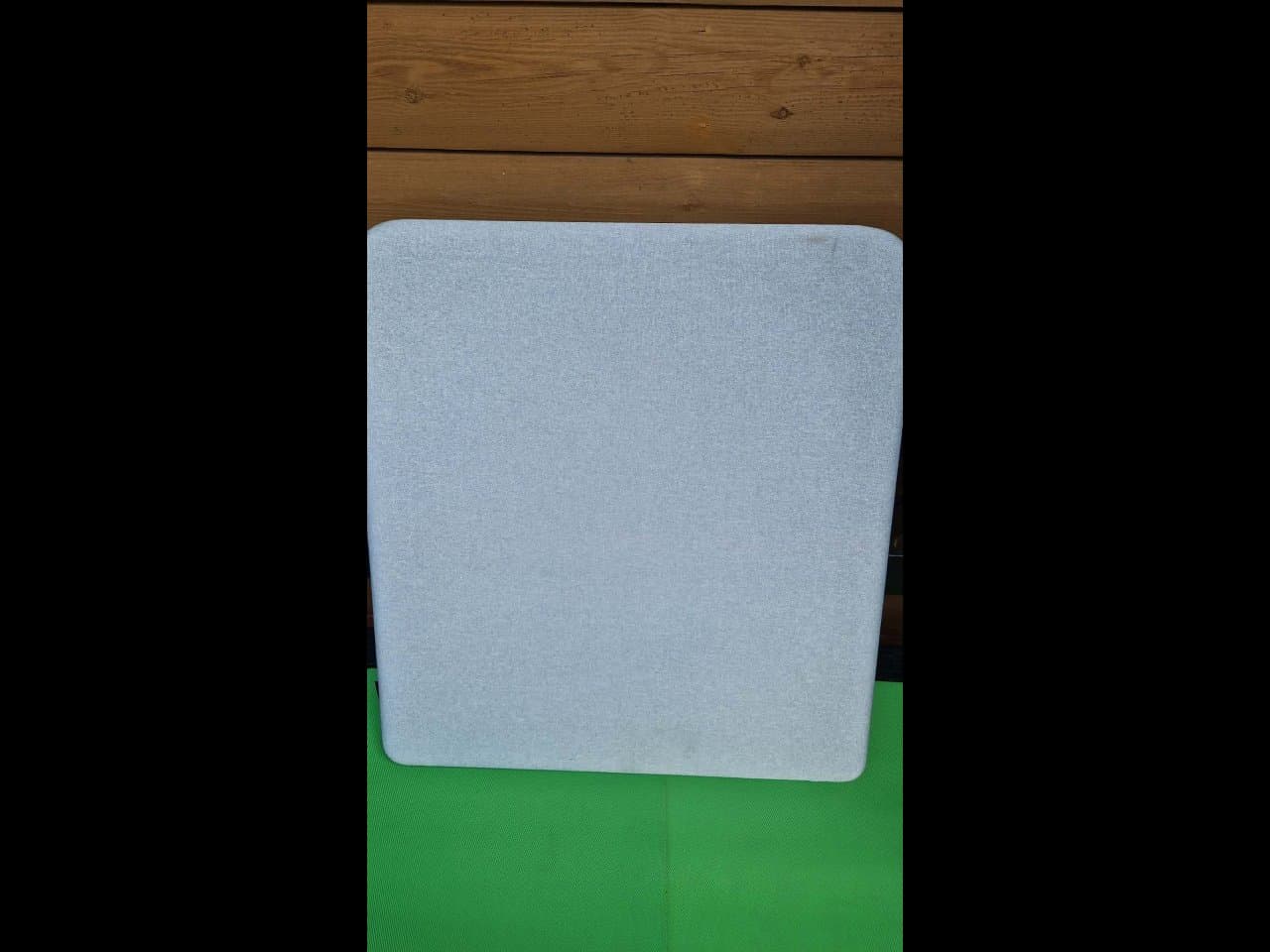 2 tekstiilist sirmi kirjutuslauale