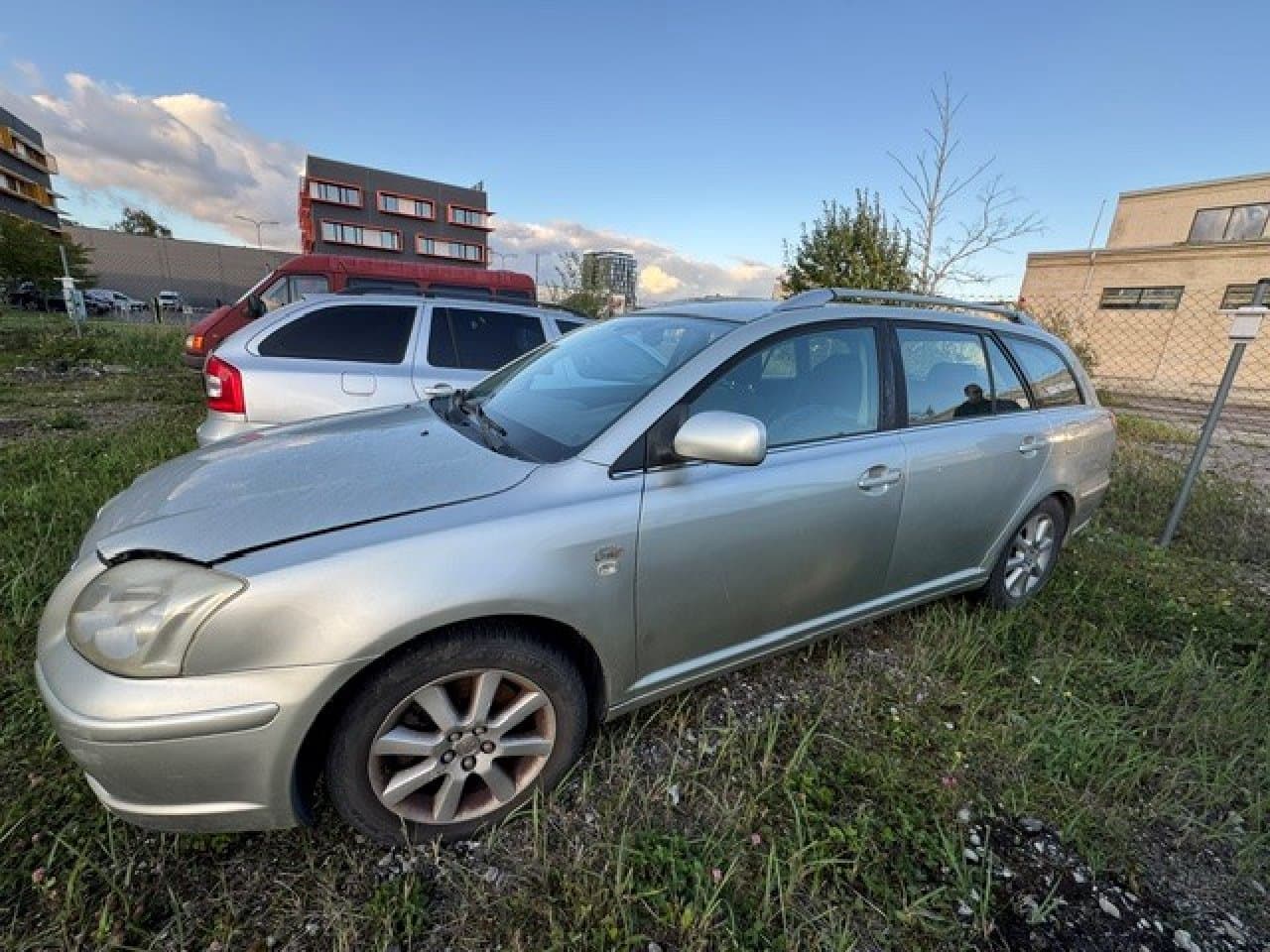 TOYOTA AVENSIS, reg.märk 911BGY (2003)